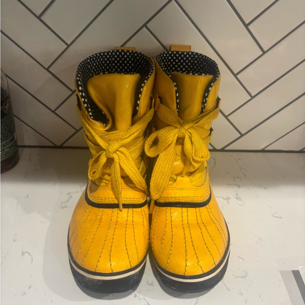 Yellow Sorel women’s rain boots